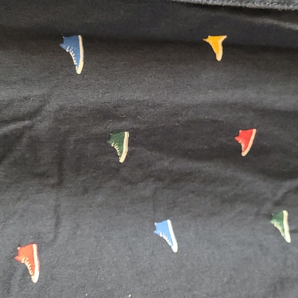 Haggar XXL Sneaker 👟 print on navy color button up. - Picture 4 of 7